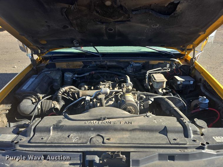 image for item ES2723 1997 Chevrolet 3500 Crew Cab pickup truck cab and chassis