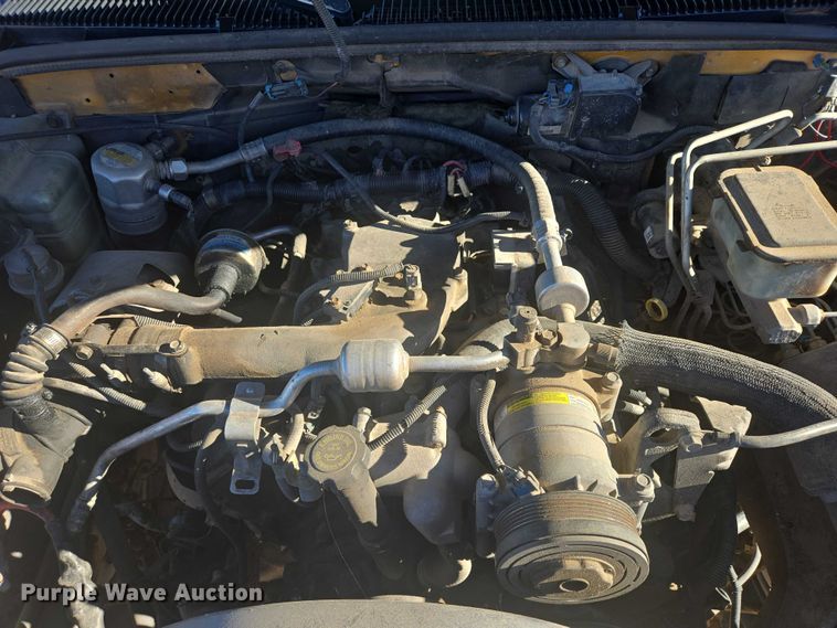 image for item ES2723 1997 Chevrolet 3500 Crew Cab pickup truck cab and chassis