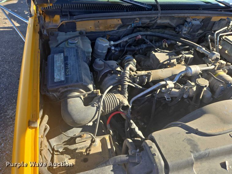 image for item ES2723 1997 Chevrolet 3500 Crew Cab pickup truck cab and chassis