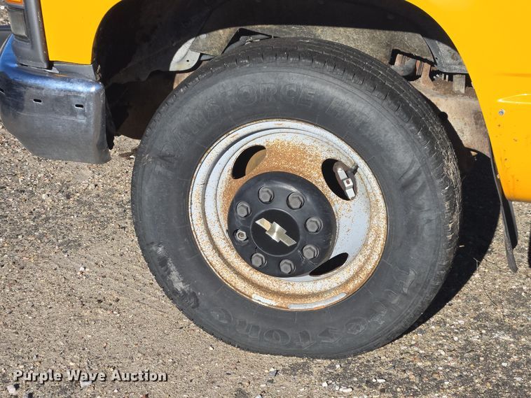 image for item ES2723 1997 Chevrolet 3500 Crew Cab pickup truck cab and chassis