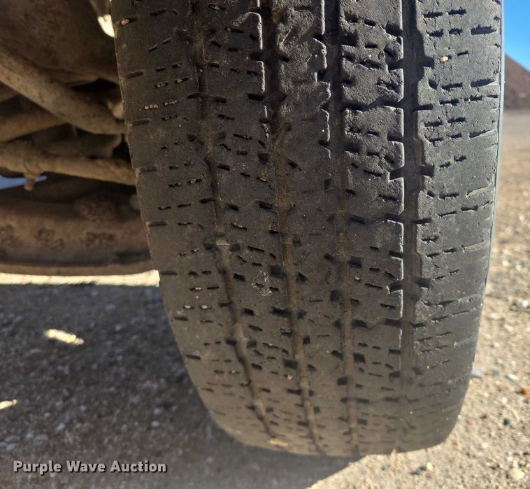 image for item ES2723 1997 Chevrolet 3500 Crew Cab pickup truck cab and chassis