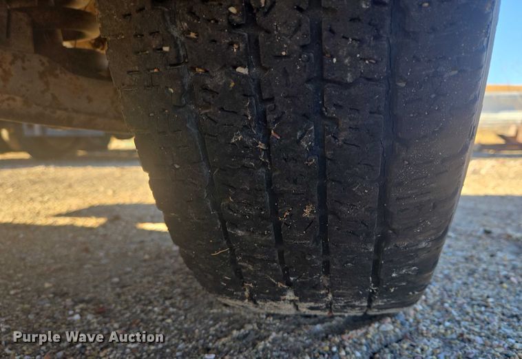 image for item ES2723 1997 Chevrolet 3500 Crew Cab pickup truck cab and chassis