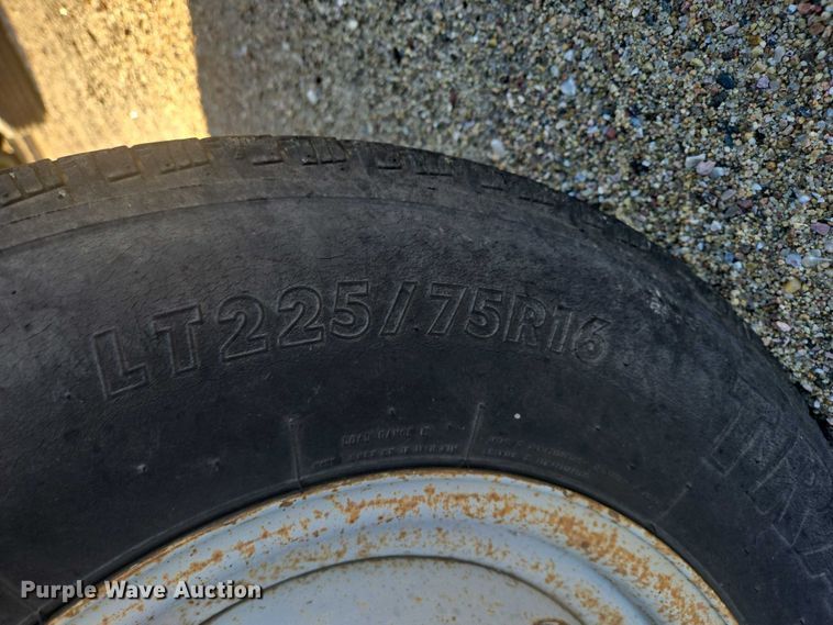 image for item ES2723 1997 Chevrolet 3500 Crew Cab pickup truck cab and chassis