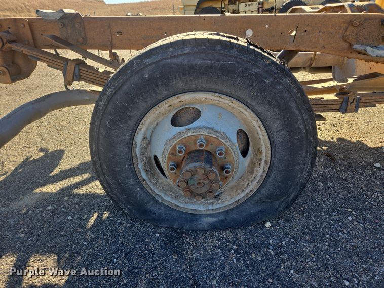 image for item ES2723 1997 Chevrolet 3500 Crew Cab pickup truck cab and chassis