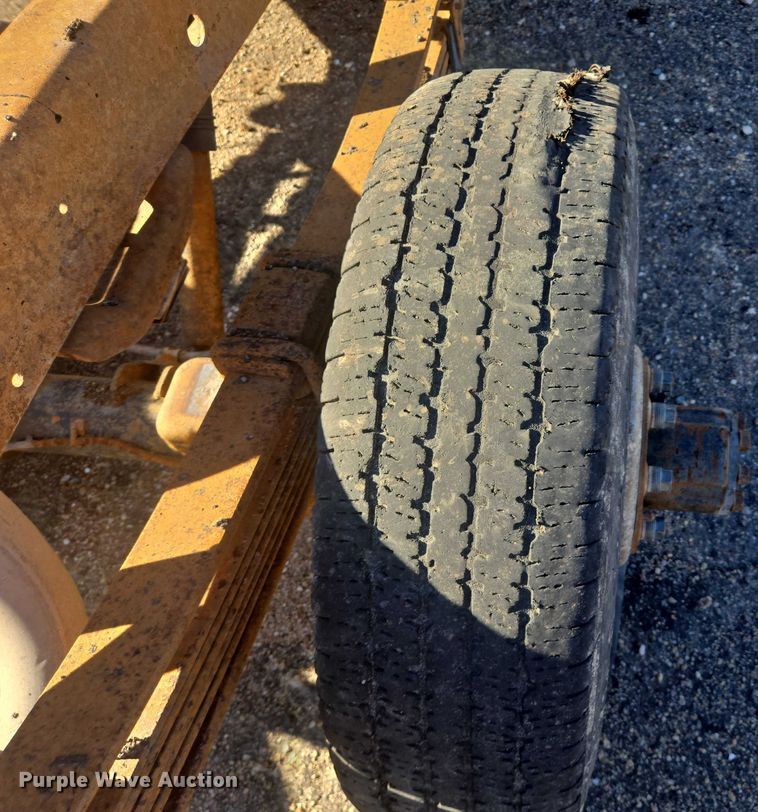 image for item ES2723 1997 Chevrolet 3500 Crew Cab pickup truck cab and chassis