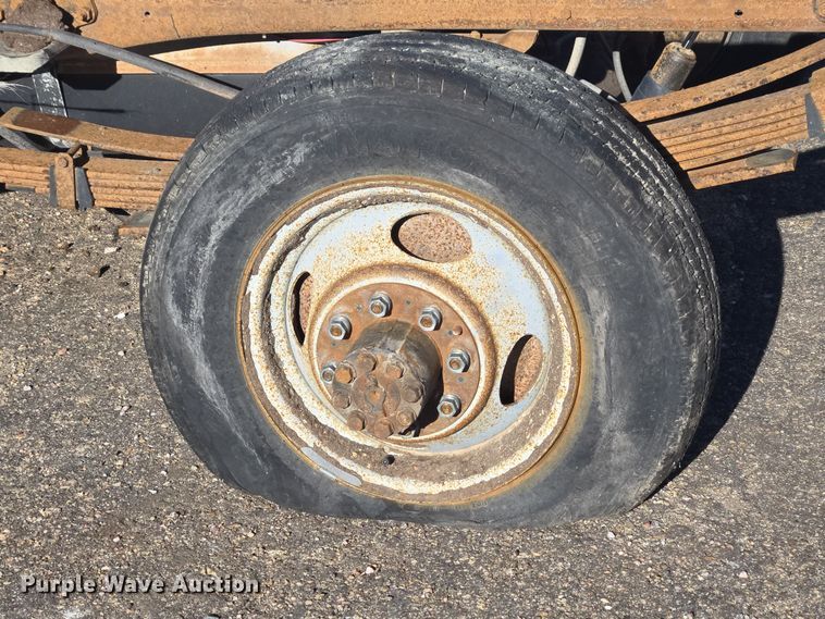 image for item ES2723 1997 Chevrolet 3500 Crew Cab pickup truck cab and chassis