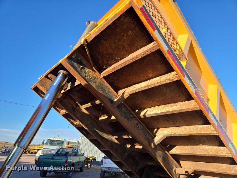 image for item ES2726 2001 GMC C8500 dump truck