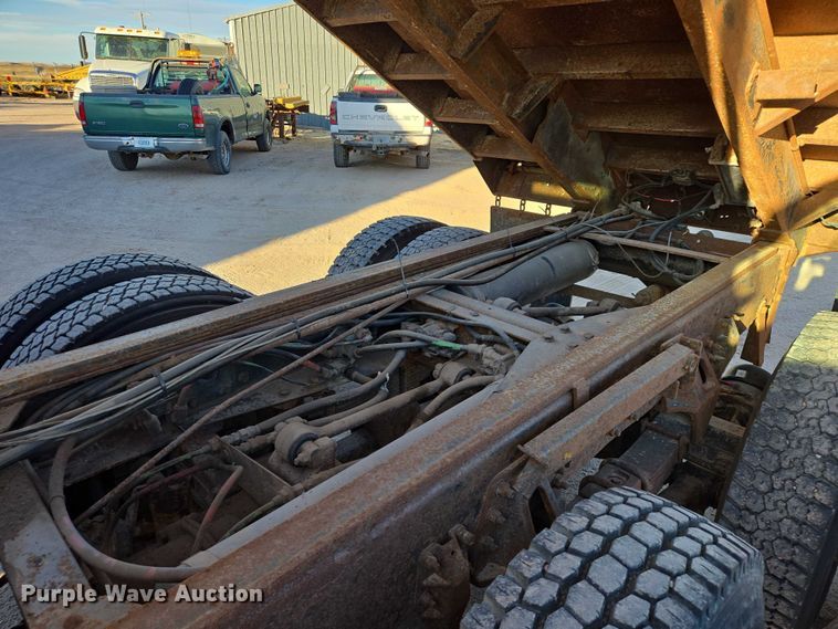 image for item ES2726 2001 GMC C8500 dump truck