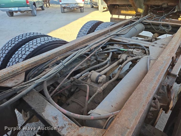 image for item ES2726 2001 GMC C8500 dump truck