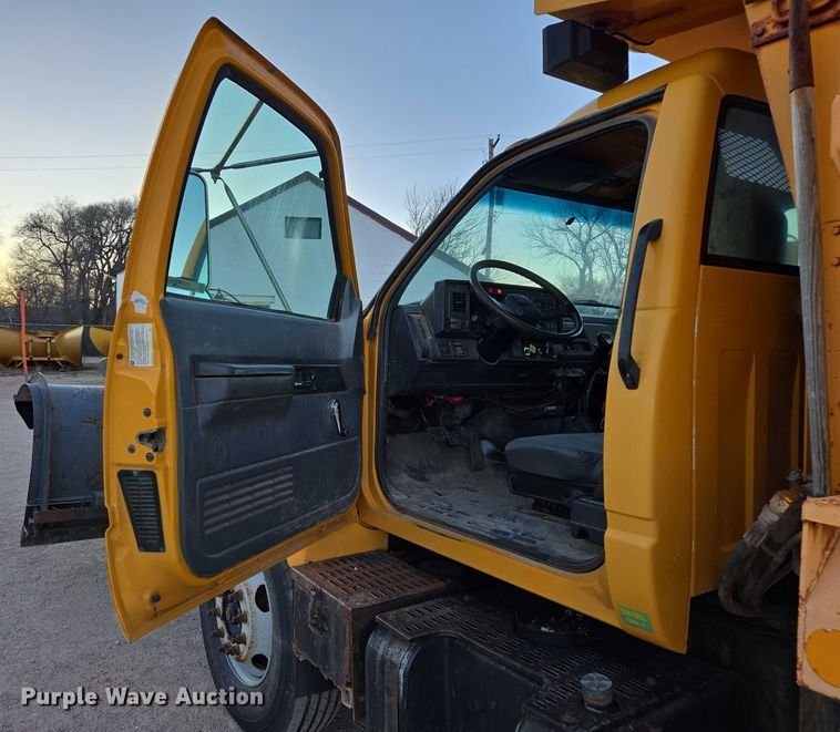 image for item ES2726 2001 GMC C8500 dump truck