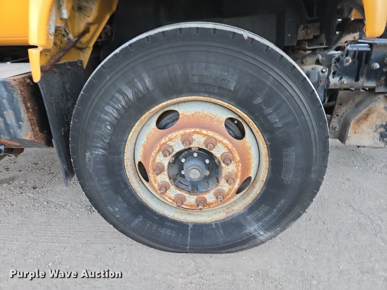 image for item ES2726 2001 GMC C8500 dump truck