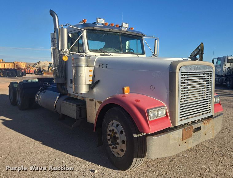image for item ES2727 2001 Freightliner FLD132 semi truck