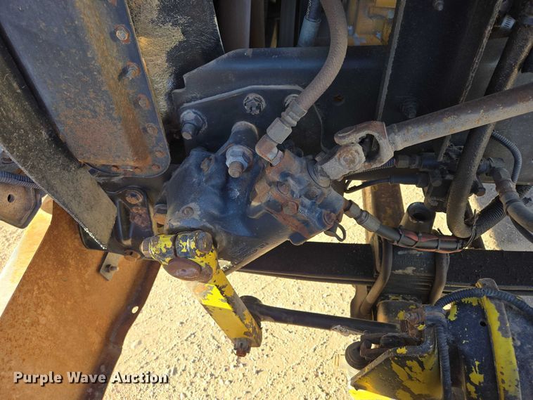 image for item ES2727 2001 Freightliner FLD132 semi truck