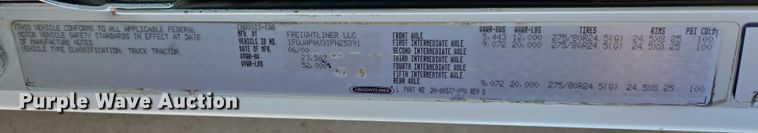 image for item ES2727 2001 Freightliner FLD132 semi truck