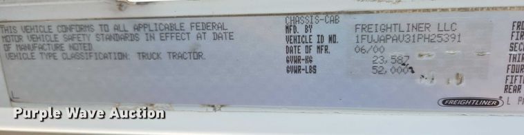 image for item ES2727 2001 Freightliner FLD132 semi truck