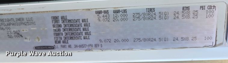 image for item ES2727 2001 Freightliner FLD132 semi truck