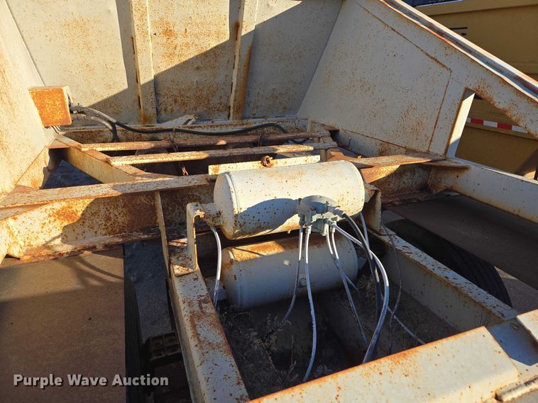 image for item ES2728 1979 Tempe bottom dump trailer