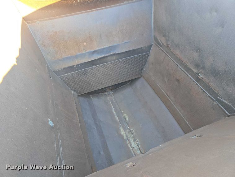 image for item ES2728 1979 Tempe bottom dump trailer