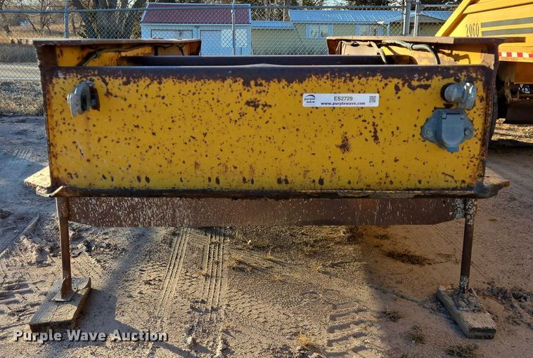 image for item ES2729 1967 Hyster C25T equipment trailer