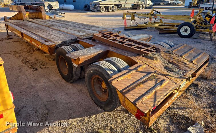 image for item ES2729 1967 Hyster C25T equipment trailer