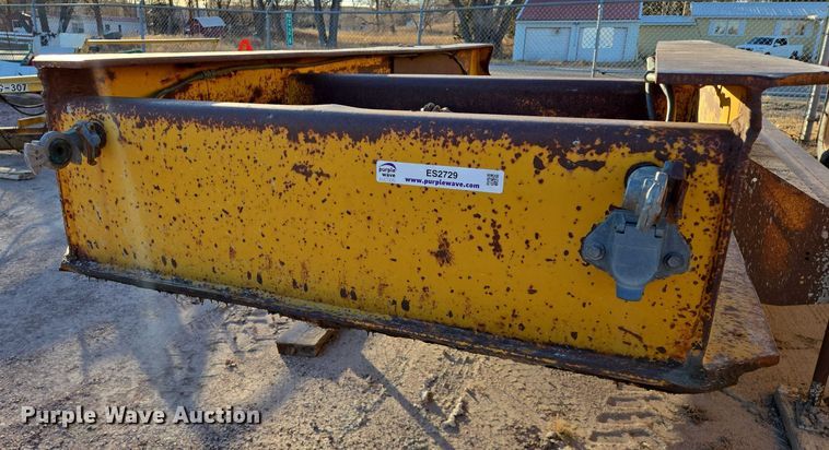 image for item ES2729 1967 Hyster C25T equipment trailer