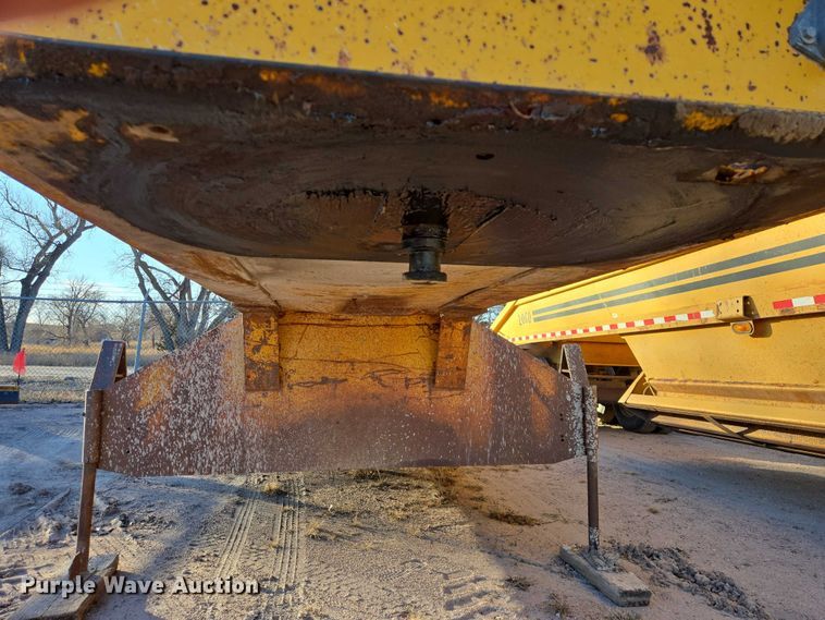 image for item ES2729 1967 Hyster C25T equipment trailer