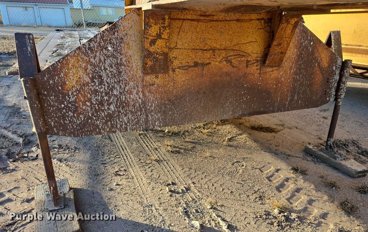 image for item ES2729 1967 Hyster C25T equipment trailer