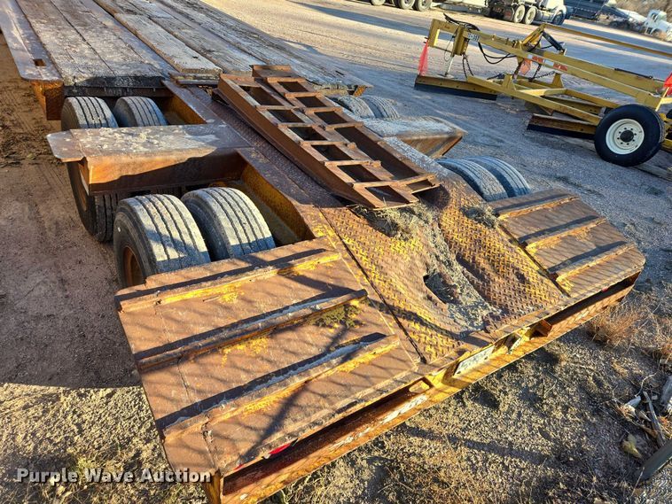 image for item ES2729 1967 Hyster C25T equipment trailer