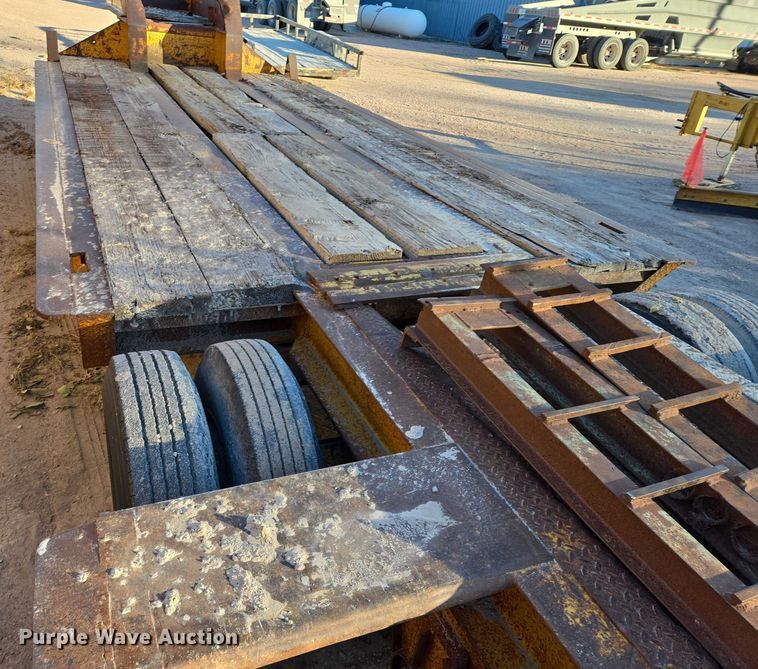 image for item ES2729 1967 Hyster C25T equipment trailer