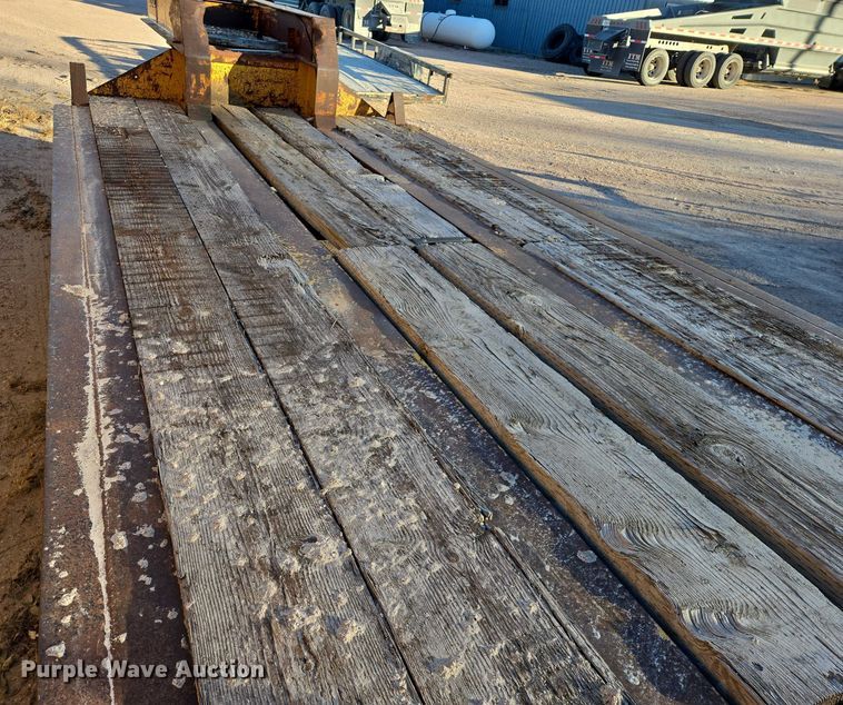 image for item ES2729 1967 Hyster C25T equipment trailer