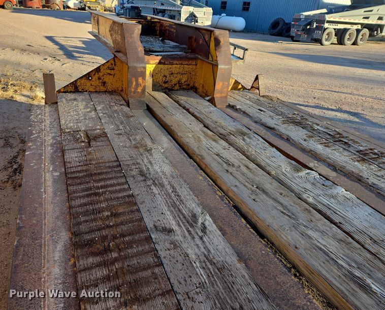 image for item ES2729 1967 Hyster C25T equipment trailer