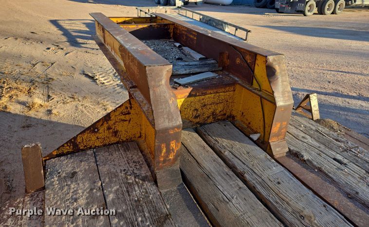 image for item ES2729 1967 Hyster C25T equipment trailer