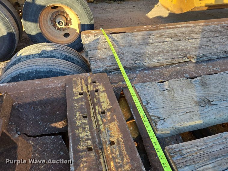 image for item ES2729 1967 Hyster C25T equipment trailer