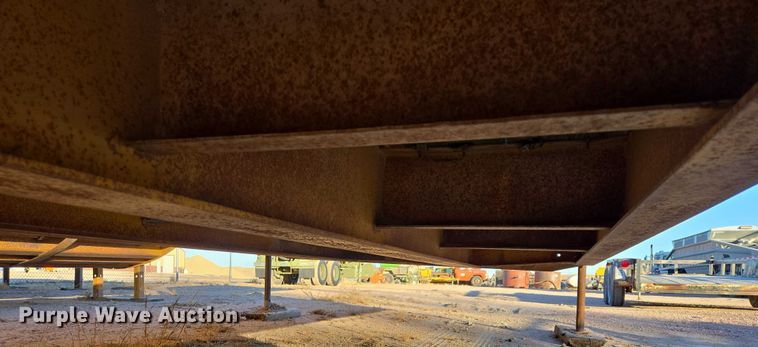 image for item ES2729 1967 Hyster C25T equipment trailer