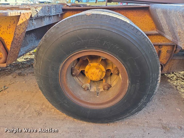 image for item ES2729 1967 Hyster C25T equipment trailer