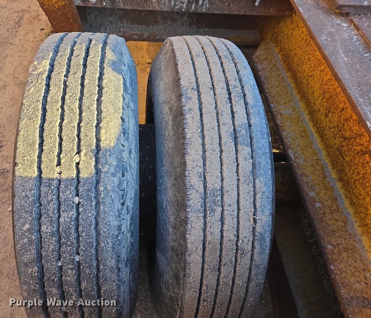 image for item ES2729 1967 Hyster C25T equipment trailer