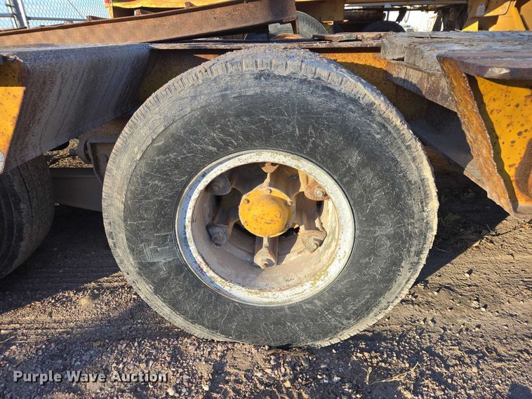 image for item ES2729 1967 Hyster C25T equipment trailer