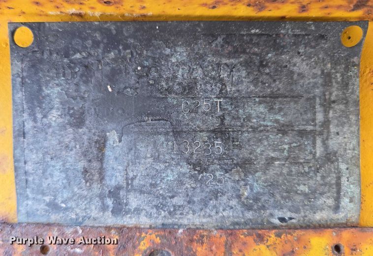 image for item ES2729 1967 Hyster C25T equipment trailer