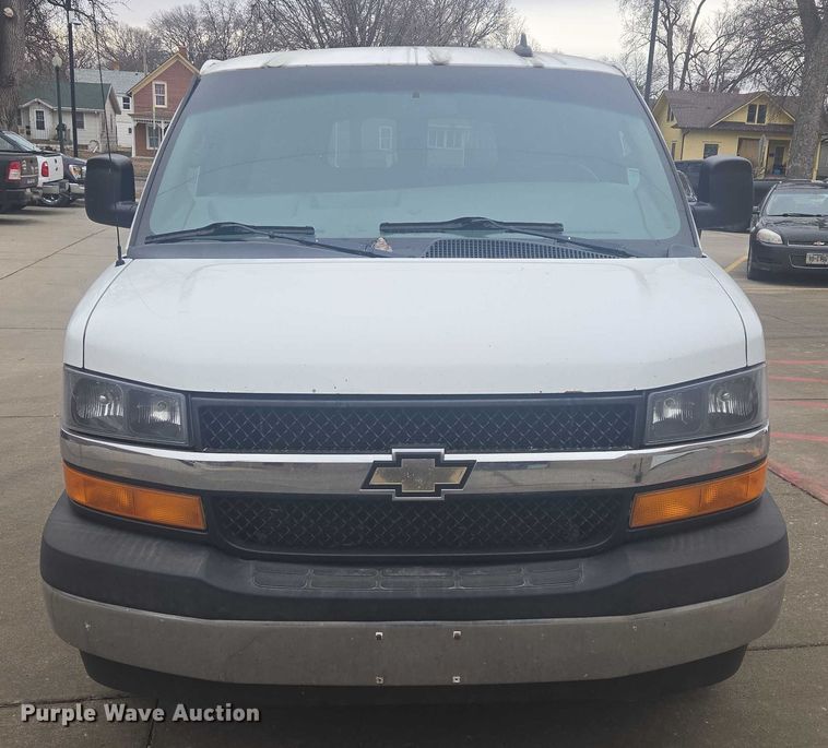 image for item ES2731 2017 Chevrolet Express 2500 van