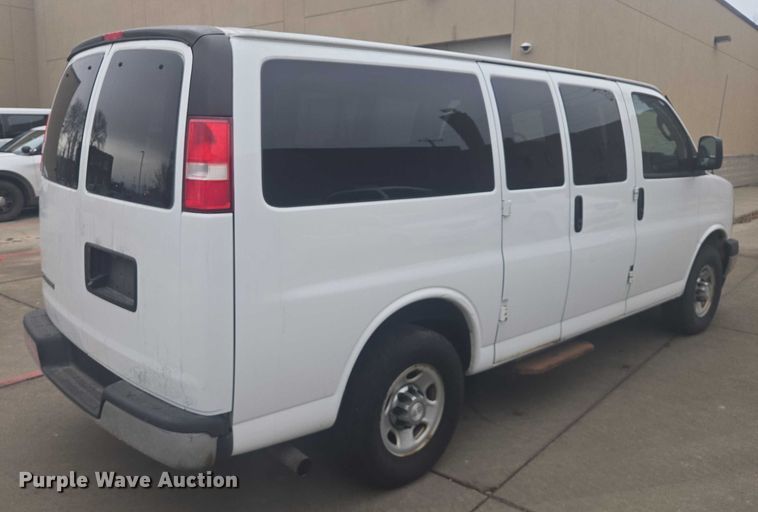 image for item ES2731 2017 Chevrolet Express 2500 van