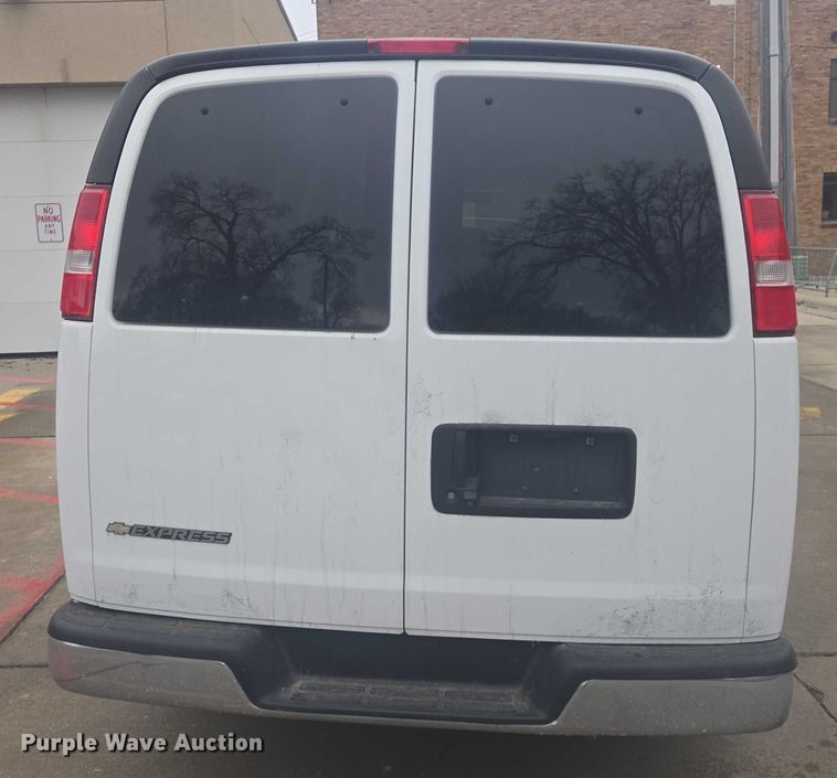 image for item ES2731 2017 Chevrolet Express 2500 van