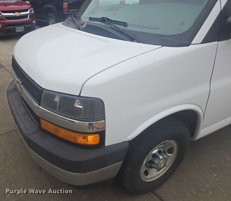 image for item ES2731 2017 Chevrolet Express 2500 van