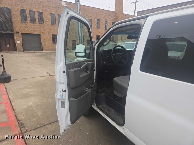 image for item ES2731 2017 Chevrolet Express 2500 van