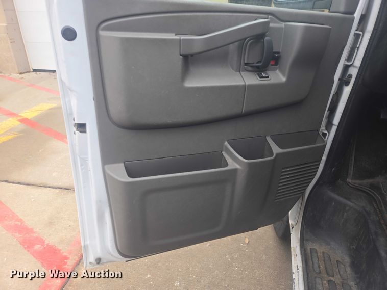 image for item ES2731 2017 Chevrolet Express 2500 van