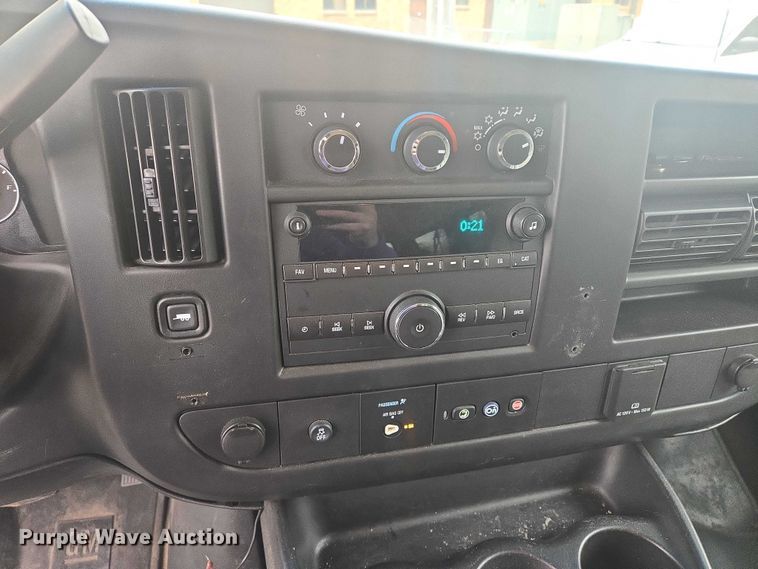 image for item ES2731 2017 Chevrolet Express 2500 van