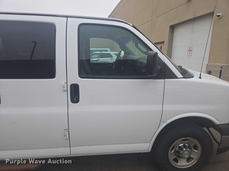 image for item ES2731 2017 Chevrolet Express 2500 van