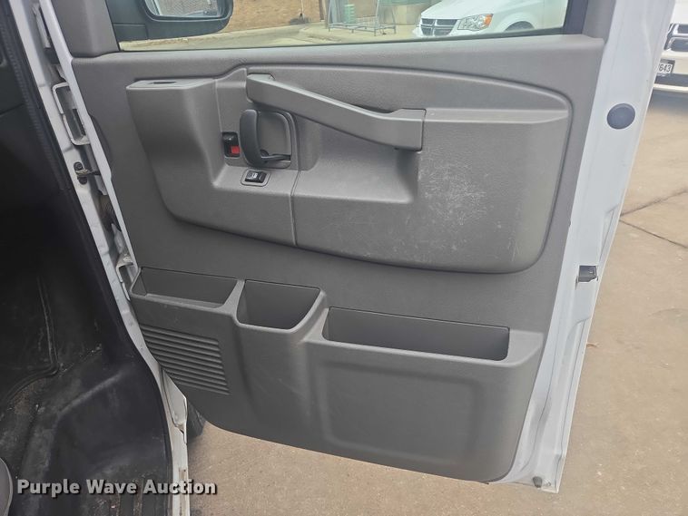 image for item ES2731 2017 Chevrolet Express 2500 van