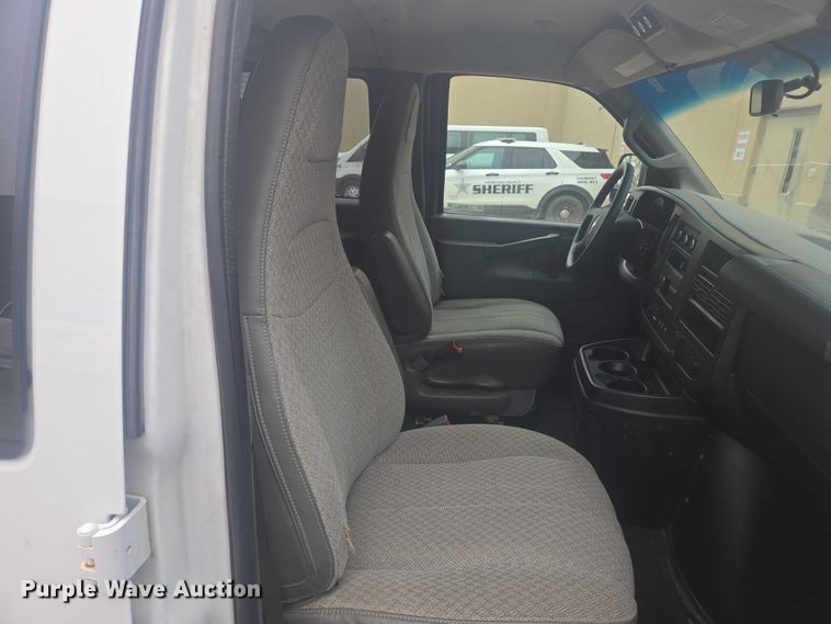 image for item ES2731 2017 Chevrolet Express 2500 van