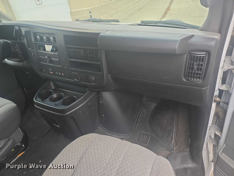 image for item ES2731 2017 Chevrolet Express 2500 van