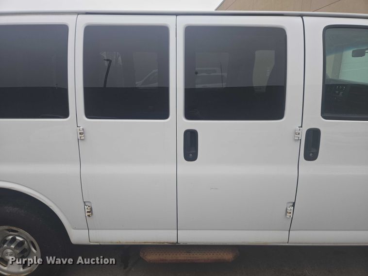 image for item ES2731 2017 Chevrolet Express 2500 van